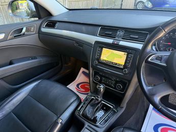 Skoda Superb 2.0 TDI Elegance DSG 4WD Euro 5 (s/s) 5dr