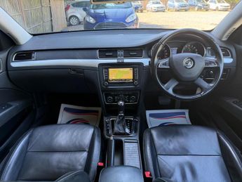 Skoda Superb 2.0 TDI Elegance DSG 4WD Euro 5 (s/s) 5dr