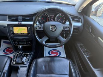 Skoda Superb 2.0 TDI Elegance DSG 4WD Euro 5 (s/s) 5dr