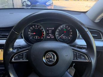 Skoda Superb 2.0 TDI Elegance DSG 4WD Euro 5 (s/s) 5dr