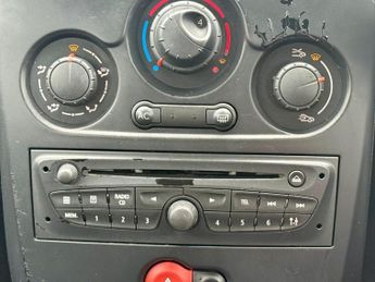 Renault Clio 1.6 VVT Dynamique TomTom Auto Euro 5 5dr