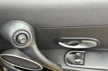 Renault Clio 1.6 VVT Dynamique TomTom Auto Euro 5 5dr