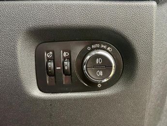 Vauxhall Corsa 1.4i 16v SE 5dr (a/c)
