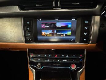 Jaguar XF 2.0d Portfolio Auto Euro 6 (s/s) 4dr