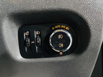 Vauxhall Corsa 1.4 16V SE Auto Euro 5 5dr