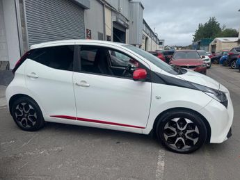 Toyota AYGO 1.0 VVT-i x-trend Funroof x-shift Euro 6 5dr