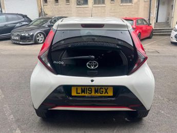 Toyota AYGO 1.0 VVT-i x-trend Funroof x-shift Euro 6 5dr