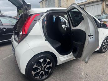Toyota AYGO 1.0 VVT-i x-trend Funroof x-shift Euro 6 5dr