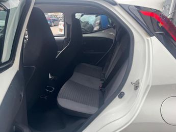 Toyota AYGO 1.0 VVT-i x-trend Funroof x-shift Euro 6 5dr