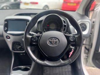 Toyota AYGO 1.0 VVT-i x-trend Funroof x-shift Euro 6 5dr