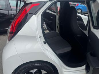 Toyota AYGO 1.0 VVT-i x-trend Funroof x-shift Euro 6 5dr