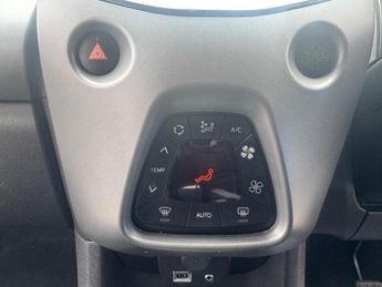 Toyota AYGO 1.0 VVT-i x-trend Funroof x-shift Euro 6 5dr