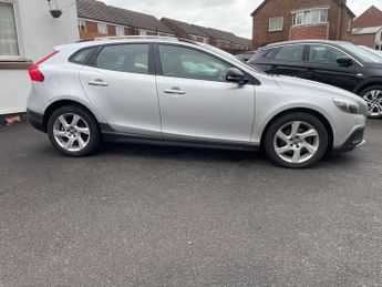Volvo V40 Cross Country 1.6 D2 Lux Hatchback 5dr Diesel Powershift Euro 5 (s/s) (115 ps)