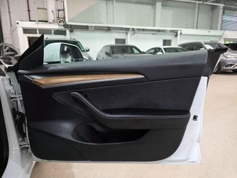 Tesla Model 3 (Dual Motor) Long Range Auto 4WDE 4dr
