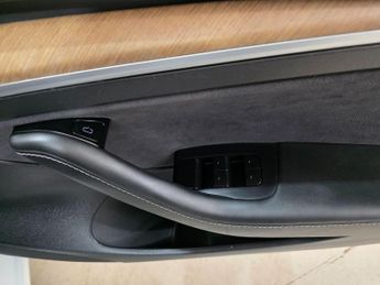 Tesla Model 3 (Dual Motor) Long Range Auto 4WDE 4dr