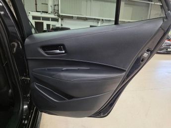 Toyota Corolla 1.8 VVT-h Design Touring Sports CVT Euro 6 (s/s) 5dr