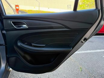 MG MG5 52.5kWh Exclusive Auto 5dr