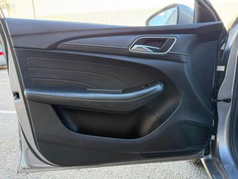 MG MG5 52.5kWh Exclusive Auto 5dr