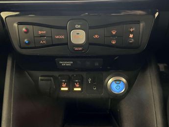 Nissan Leaf 40kWh Tekna Hatchback 5dr Electric Auto (150 ps)