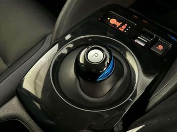 Nissan Leaf 40kWh Tekna Hatchback 5dr Electric Auto (150 ps)