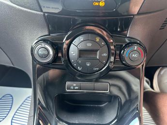 Ford Fiesta 1.0T EcoBoost Titanium Euro 5 (s/s) 5dr