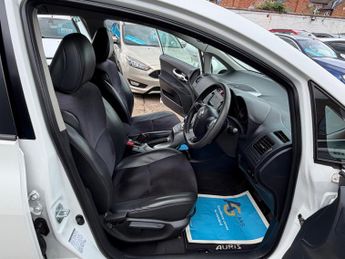 Toyota Auris 1.8 VVT-h T Spirit Hatchback 5dr Petrol Hybrid CVT Euro 5 (s/s) 