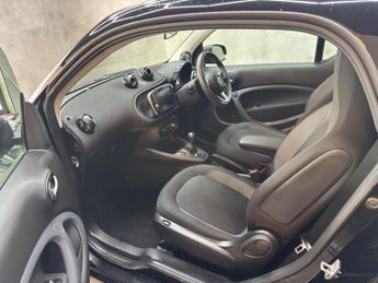 Smart fortwo 17.6kWh Premium Auto 2dr (22kW Charger)