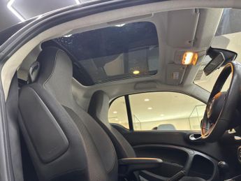 Smart fortwo 17.6kWh Premium Auto 2dr (22kW Charger)