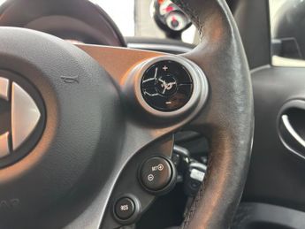 Smart fortwo 17.6kWh Premium Auto 2dr (22kW Charger)