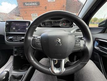 Peugeot 208 1.2 PureTech XS White Euro 6 5dr