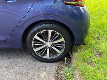 Peugeot 208 1.2 PureTech XS White Euro 6 5dr