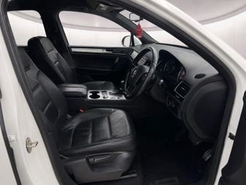 Volkswagen Touareg 3.0 TDI V6 BlueMotion Tech R-Line Tiptronic 4WD Euro 6 (s/s) 5dr