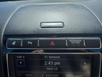 Volkswagen Touareg 3.0 TDI V6 BlueMotion Tech R-Line Tiptronic 4WD Euro 6 (s/s) 5dr