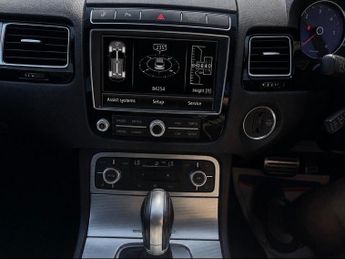 Volkswagen Touareg 3.0 TDI V6 BlueMotion Tech R-Line Tiptronic 4WD Euro 6 (s/s) 5dr