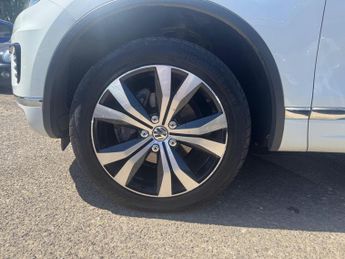 Volkswagen Touareg 3.0 TDI V6 BlueMotion Tech R-Line Tiptronic 4WD Euro 6 (s/s) 5dr