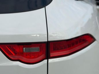 Jaguar F-PACE 2.0 D180 R-Sport Auto AWD Euro 6 (s/s) 5dr