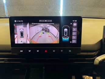 MG MG4 64kWh Trophy Long Range Auto 5dr