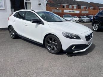Volvo V40 Cross Country 2.0 D2 Lux Hatchback 5dr Diesel Auto Euro 6 (s/s) (120 ps)
