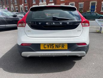 Volvo V40 Cross Country 2.0 D2 Lux Hatchback 5dr Diesel Auto Euro 6 (s/s) (120 ps)