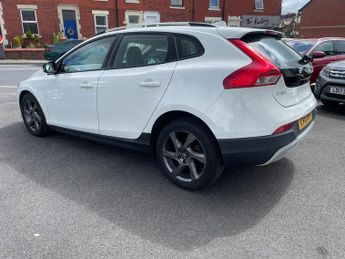 Volvo V40 Cross Country 2.0 D2 Lux Hatchback 5dr Diesel Auto Euro 6 (s/s) (120 ps)