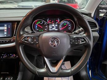 Vauxhall Grandland X 1.6 13.2kWh Business Edition Nav Premium Auto 4WD Euro 6 (s/s) 5
