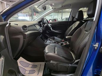 Vauxhall Grandland X 1.6 13.2kWh Business Edition Nav Premium Auto 4WD Euro 6 (s/s) 5