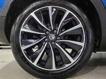 Vauxhall Grandland X 1.6 13.2kWh Business Edition Nav Premium Auto 4WD Euro 6 (s/s) 5