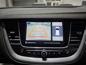 Vauxhall Grandland X 1.6 13.2kWh Business Edition Nav Premium Auto 4WD Euro 6 (s/s) 5