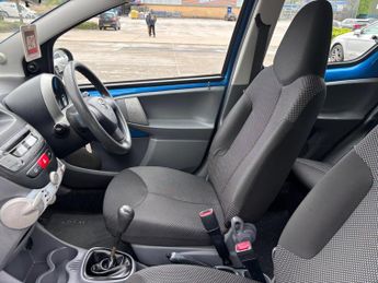 Toyota AYGO 1.0 VVT-i Blue Euro 5 5dr