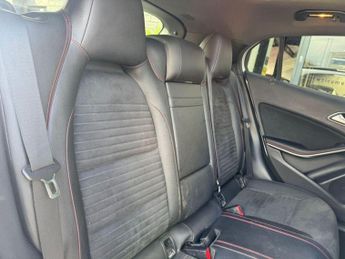 MERCEDES-BENZ GLA 2.1 GLA220d AMG Line (Premium Plus) SUV 5dr Diesel 7G-DCT 4MATIC