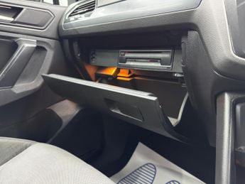 Volkswagen Tiguan 2.0 TDI R-Line DSG 4Motion Euro 6 (s/s) 5dr