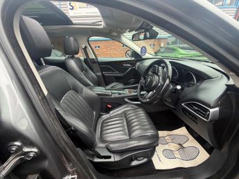 Jaguar F-PACE 2.0 D180 Portfolio Auto AWD Euro 6 (s/s) 5dr