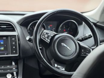 Jaguar F-PACE 2.0 D180 Portfolio Auto AWD Euro 6 (s/s) 5dr