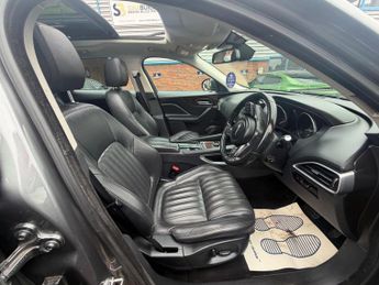 Jaguar F-PACE 2.0 D180 Portfolio Auto AWD Euro 6 (s/s) 5dr